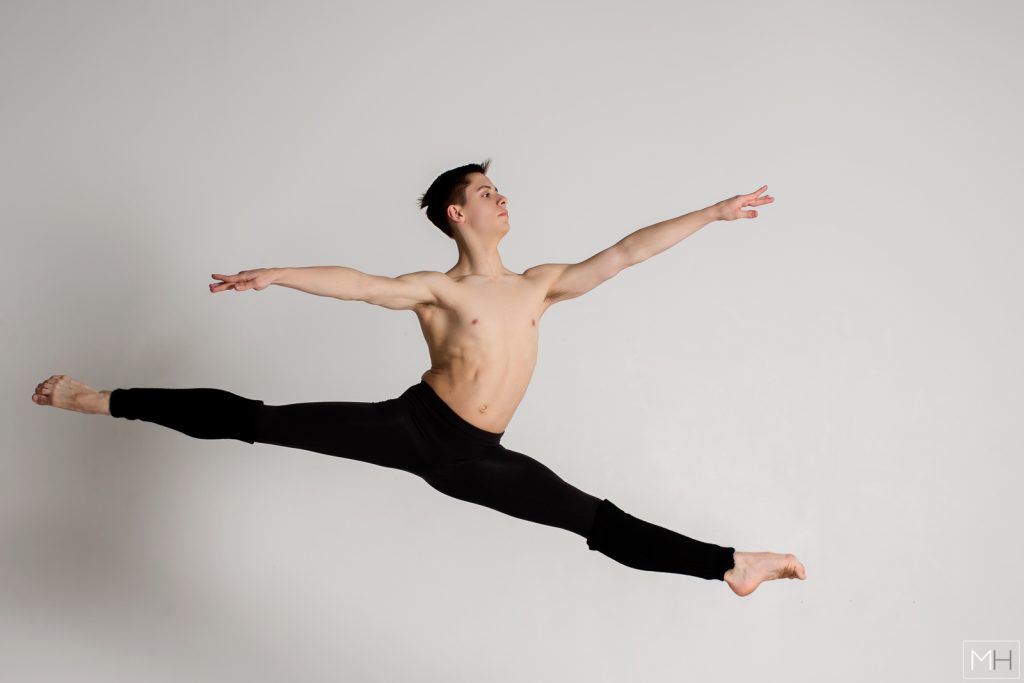 grand jete male ballet dancer